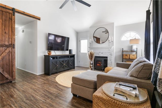 1200 S China Berry Lane, Fayetteville, AR 72704