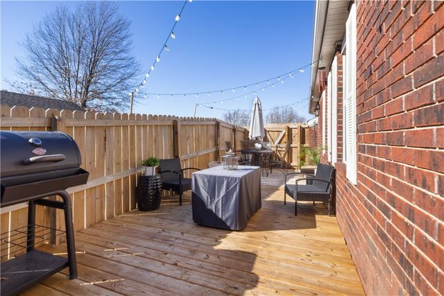 1200 S China Berry Lane, Fayetteville, AR 72704