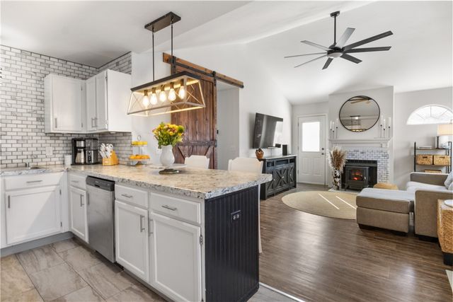 1200 S China Berry Lane, Fayetteville, AR 72704