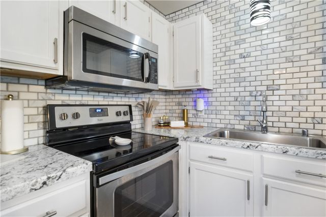 1200 S China Berry Lane, Fayetteville, AR 72704