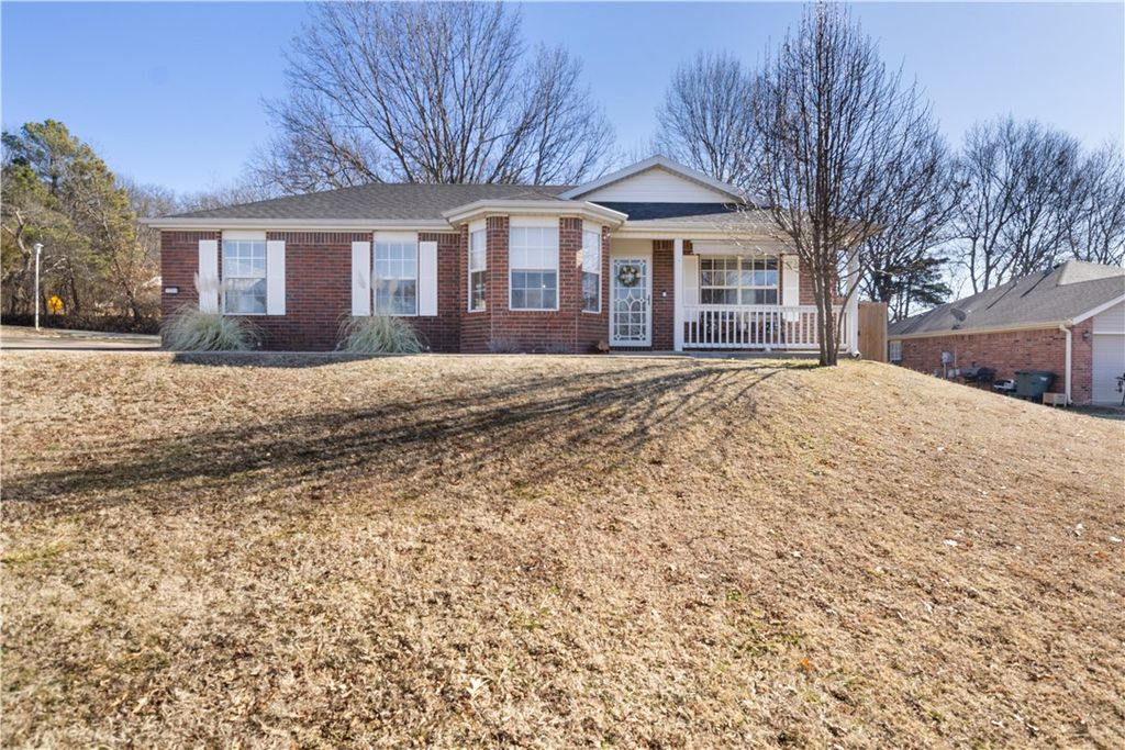 1200 S China Berry Lane, Fayetteville, AR 72704