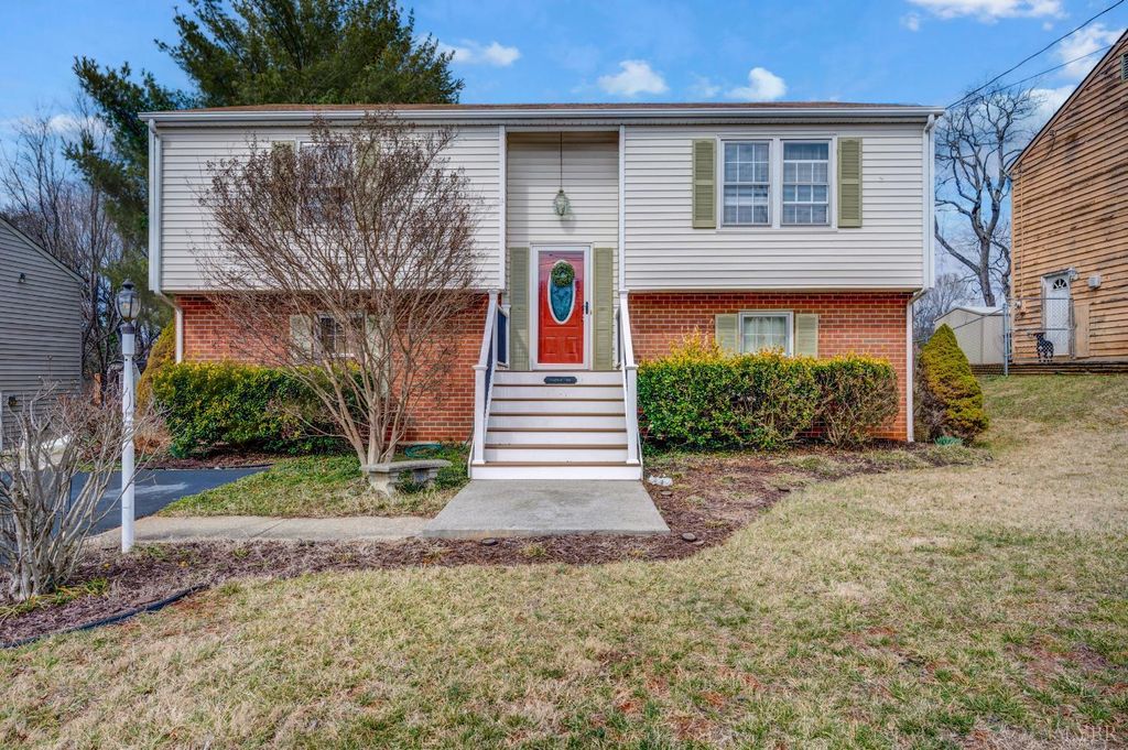 114 Tomahawk Drive, Lynchburg, VA 24502