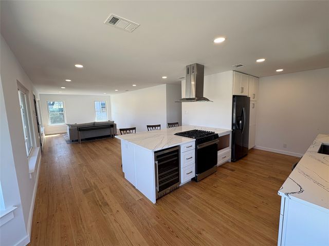 103 S Plymouth Road, Dallas, TX 75211