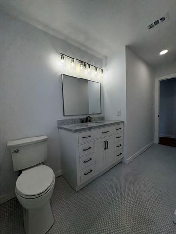 103 S Plymouth Road, Dallas, TX 75211