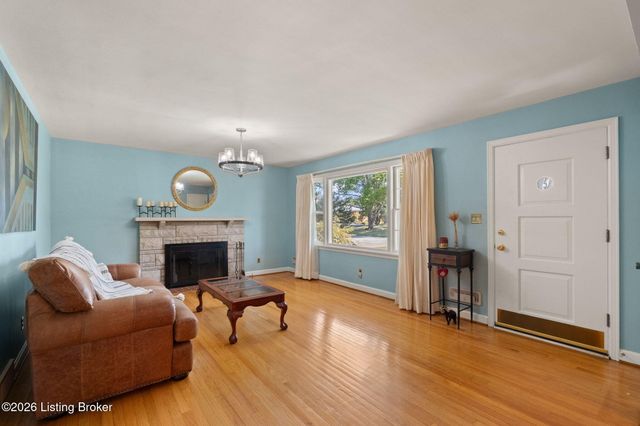 1902 Wesley Ave, Louisville, KY 40220