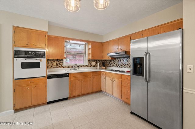 1902 Wesley Ave, Louisville, KY 40220