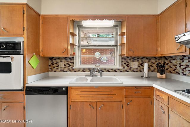 1902 Wesley Ave, Louisville, KY 40220