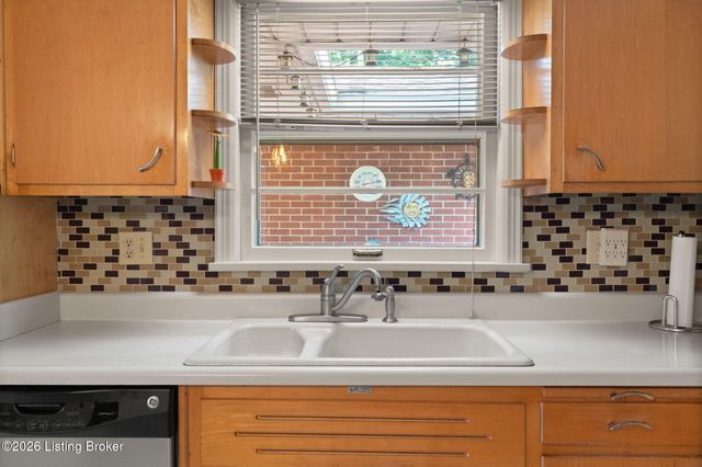 1902 Wesley Ave, Louisville, KY 40220