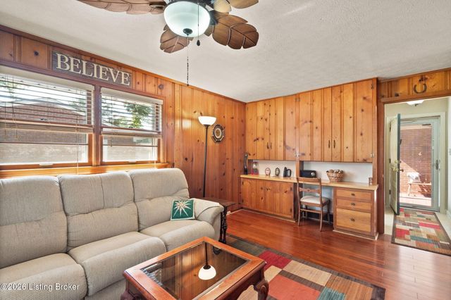 1902 Wesley Ave, Louisville, KY 40220