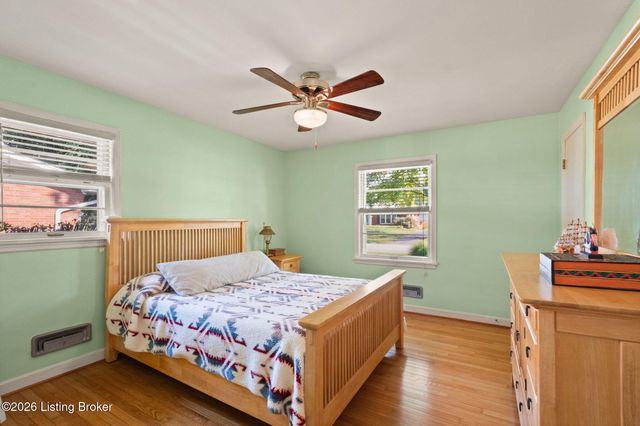 1902 Wesley Ave, Louisville, KY 40220