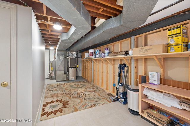 1902 Wesley Ave, Louisville, KY 40220
