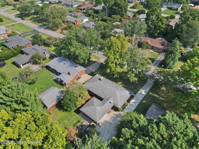1902 Wesley Ave, Louisville, KY 40220