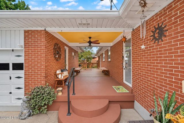 1902 Wesley Ave, Louisville, KY 40220
