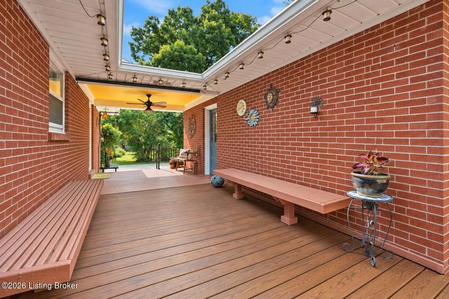 1902 Wesley Ave, Louisville, KY 40220