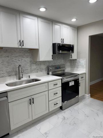 7490 S Brynmawr Court, West Bloomfield, MI 48322