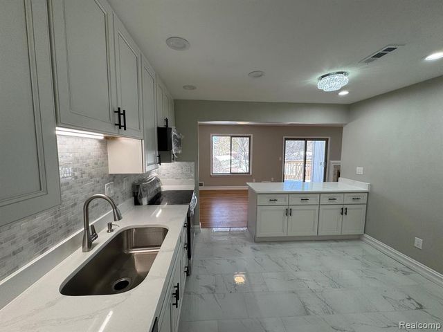 7490 S Brynmawr Court, West Bloomfield, MI 48322