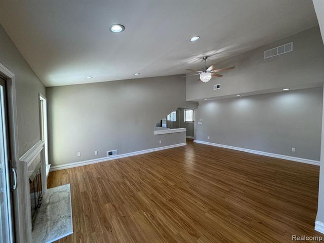 7490 S Brynmawr Court, West Bloomfield, MI 48322