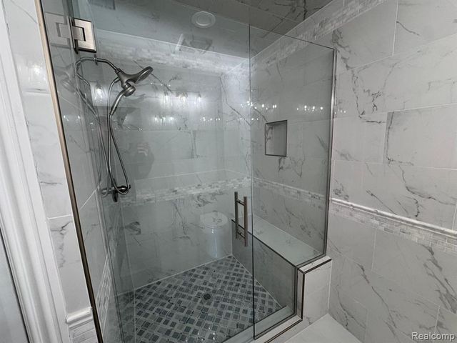 7490 S Brynmawr Court, West Bloomfield, MI 48322