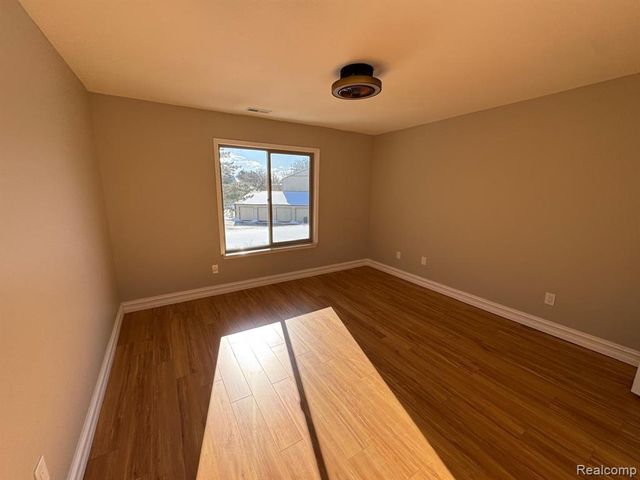 7490 S Brynmawr Court, West Bloomfield, MI 48322