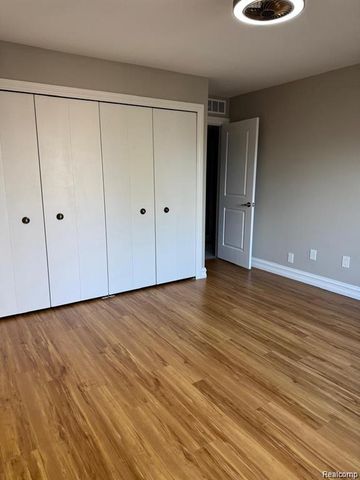 7490 S Brynmawr Court, West Bloomfield, MI 48322