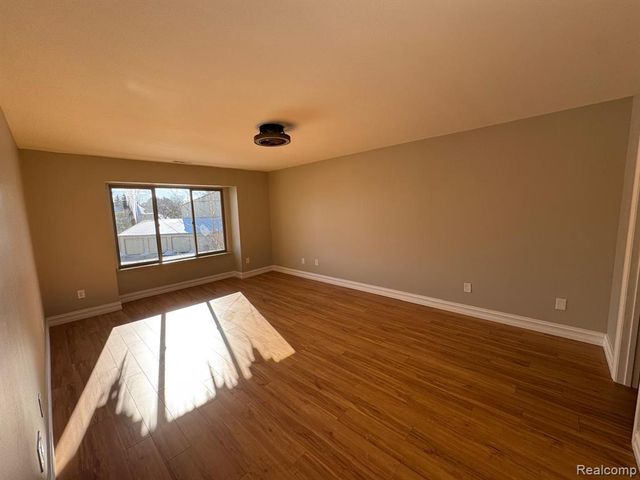 7490 S Brynmawr Court, West Bloomfield, MI 48322