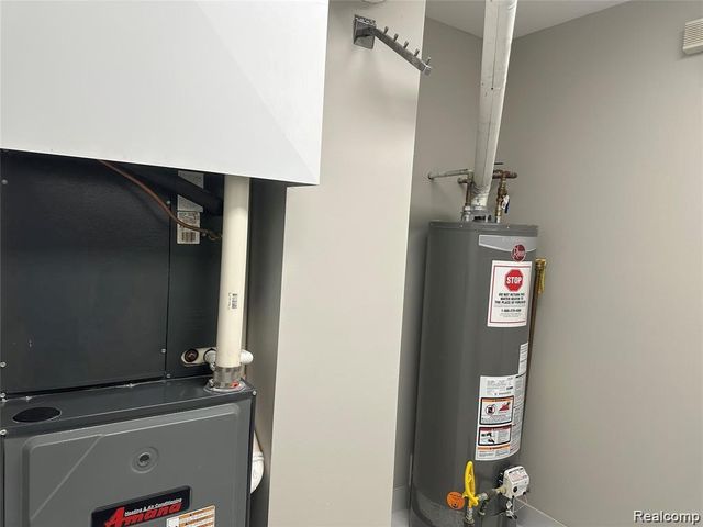 7490 S Brynmawr Court, West Bloomfield, MI 48322