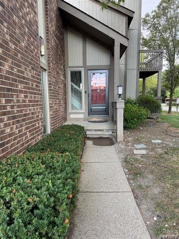 7490 S Brynmawr Court, West Bloomfield, MI 48322