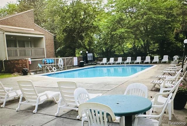 7490 S Brynmawr Court, West Bloomfield, MI 48322