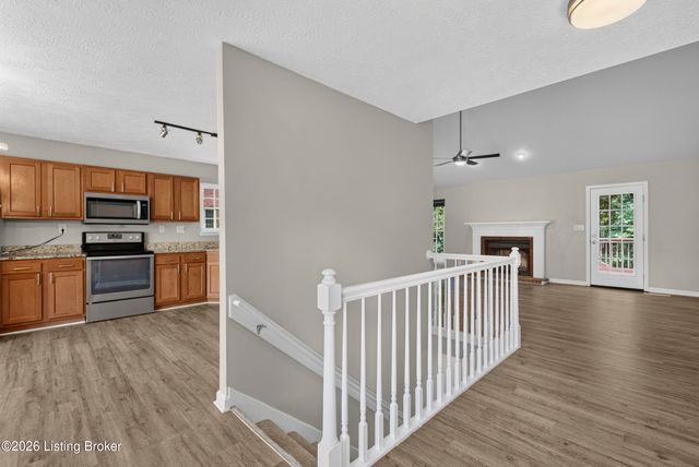 9506 Poplar Hill Dr, Crestwood, KY 40014
