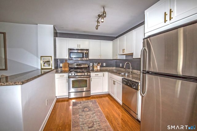 26 Schoolhouse Drive 308, West Hartford, CT 06110