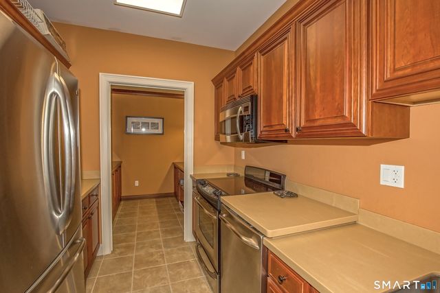 26 Schoolhouse Drive 308, West Hartford, CT 06110