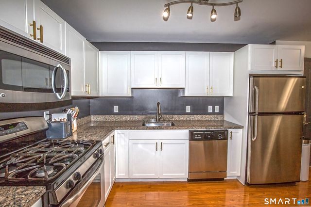 26 Schoolhouse Drive 308, West Hartford, CT 06110