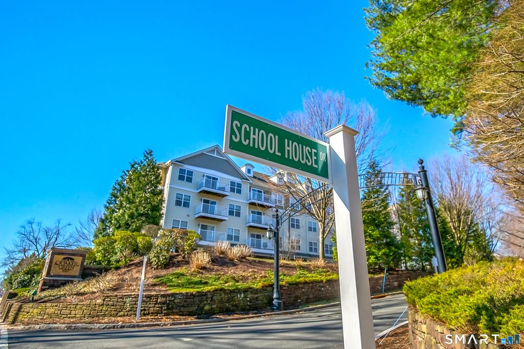 26 Schoolhouse Drive 308, West Hartford, CT 06110