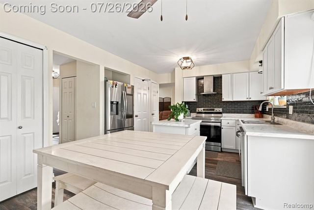 17900 Woodridge Drive, Riverview, MI 48193
