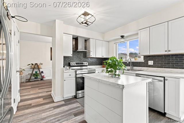 17900 Woodridge Drive, Riverview, MI 48193