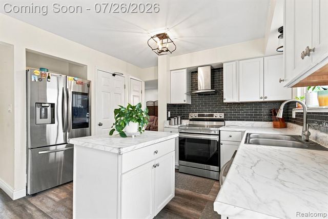 17900 Woodridge Drive, Riverview, MI 48193