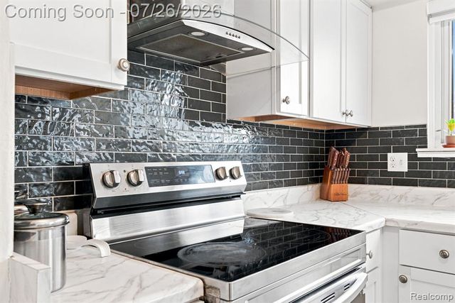 17900 Woodridge Drive, Riverview, MI 48193