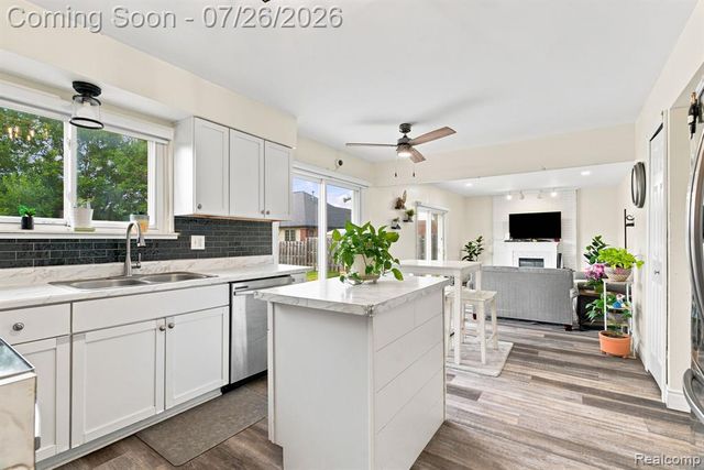 17900 Woodridge Drive, Riverview, MI 48193