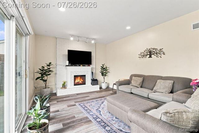 17900 Woodridge Drive, Riverview, MI 48193