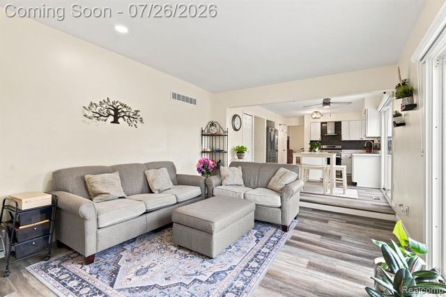 17900 Woodridge Drive, Riverview, MI 48193