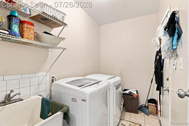 17900 Woodridge Drive, Riverview, MI 48193