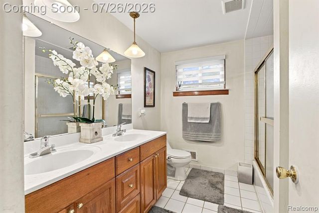 17900 Woodridge Drive, Riverview, MI 48193