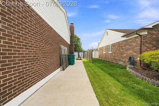 17900 Woodridge Drive, Riverview, MI 48193