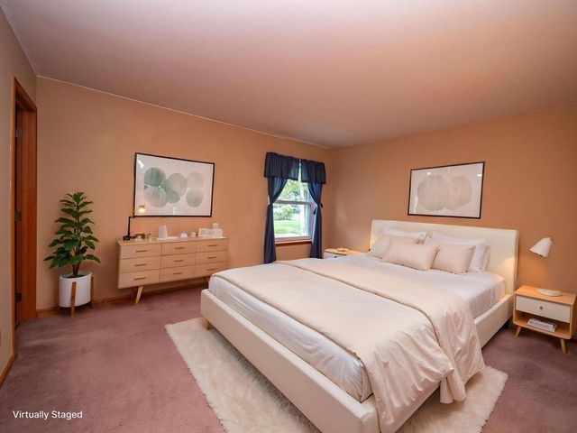 2405 N University DRIVE, Waukesha, WI 53188