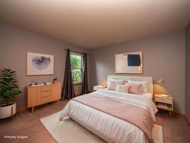 2405 N University DRIVE, Waukesha, WI 53188