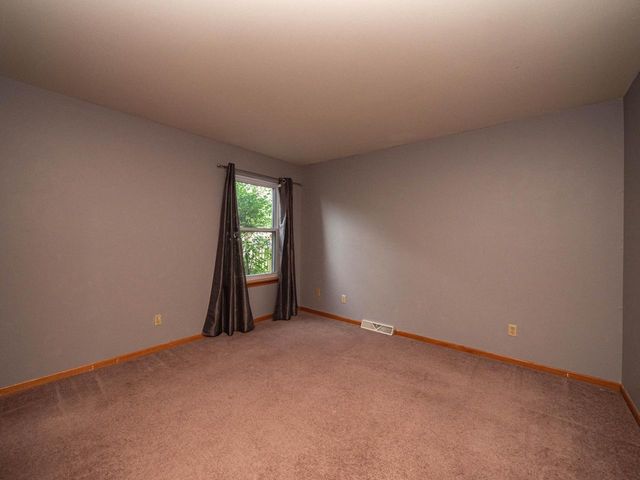 2405 N University DRIVE, Waukesha, WI 53188