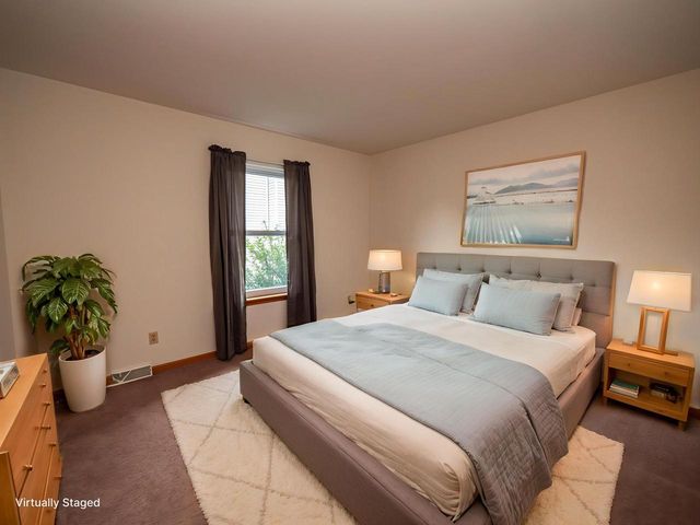 2405 N University DRIVE, Waukesha, WI 53188