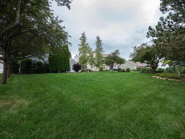 2405 N University DRIVE, Waukesha, WI 53188