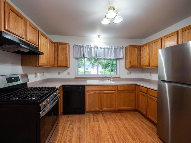 2405 N University DRIVE, Waukesha, WI 53188