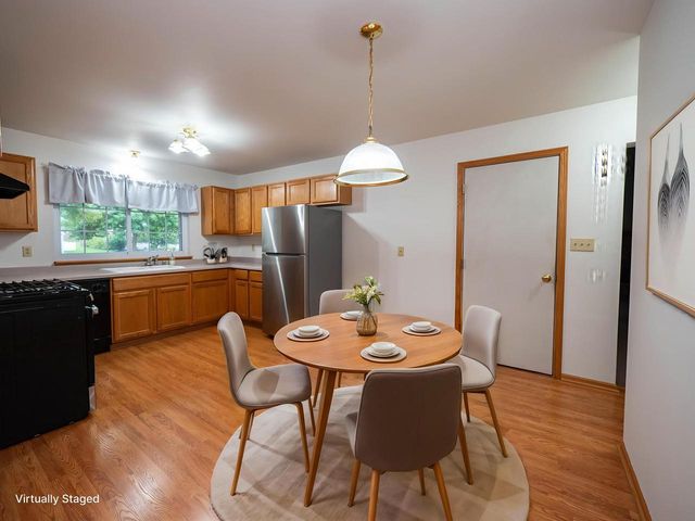 2405 N University DRIVE, Waukesha, WI 53188